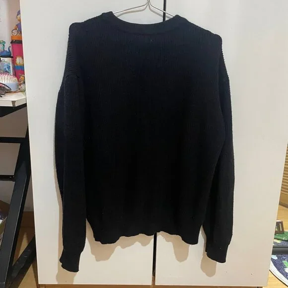 Minimalist Black Ribbed Knit Sweater - Picture 2 of 3